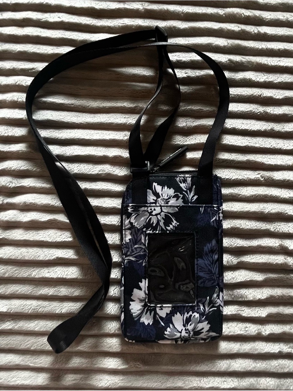 Vera Bradley floral mini crossbody ID bag ♡